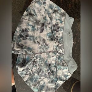 Lulu size 8 4in speed ups